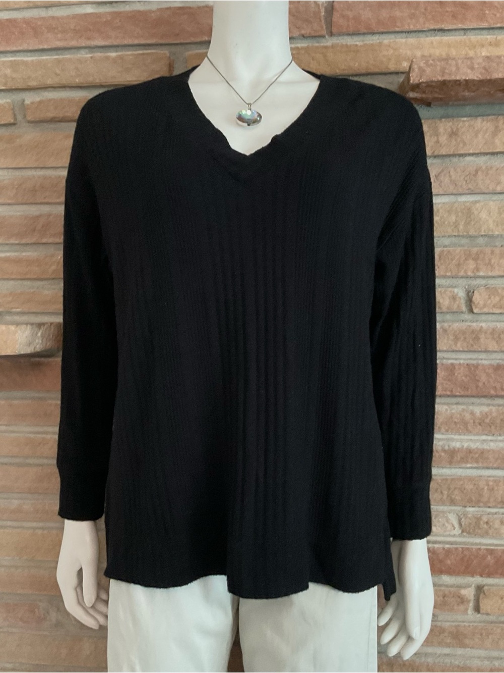 Andrew Marc Ribbed Knit Top Black V Neck Medium Soft Stretchy